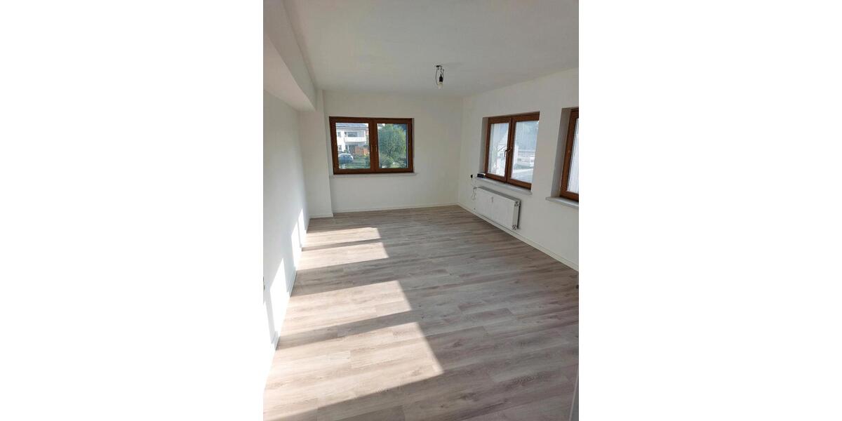 Etagenwohnung Angelburg - 4 Zimmer, 100 m&sup2;, 750&euro; | Angebot:26537434